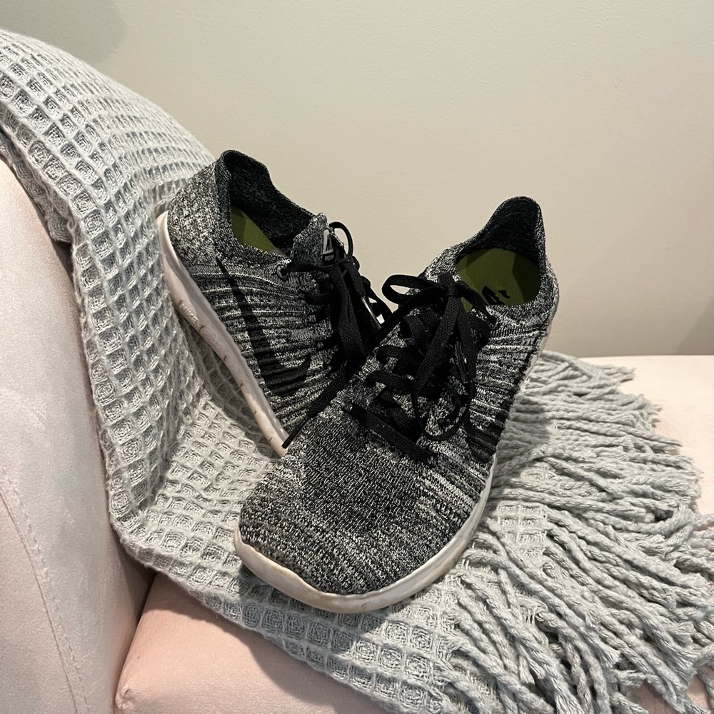 NIKE FREE RUN FLYKNIT Size 8.5